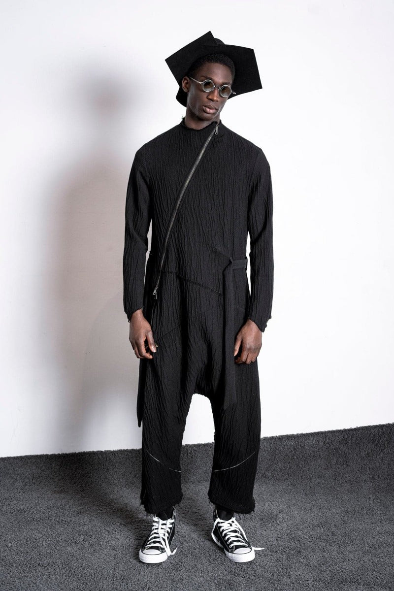 eigensinnig wien | Mallarmé | Schwarzer Jumpsuit mit Haremshose für Damen und Herren