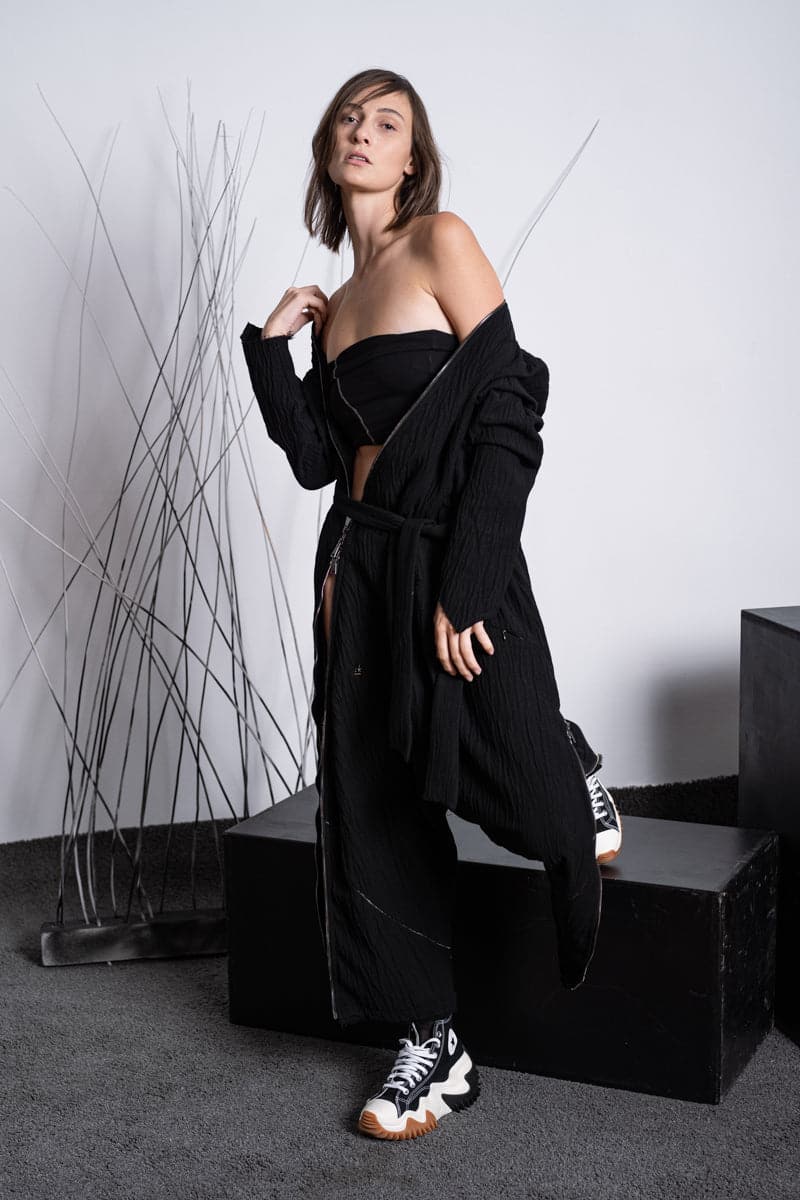 eigensinnig wien | Mallarmé | Schwarzer Jumpsuit mit Haremshose für Damen und Herren