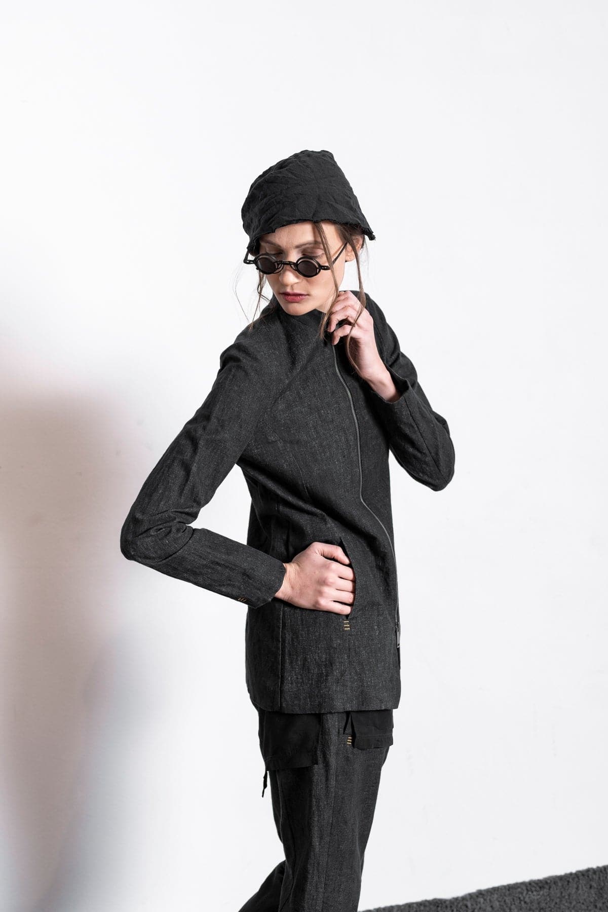 eigensinnig wien | Mayröcker | Sportliche Leinenjacke für Damen in Schwarz