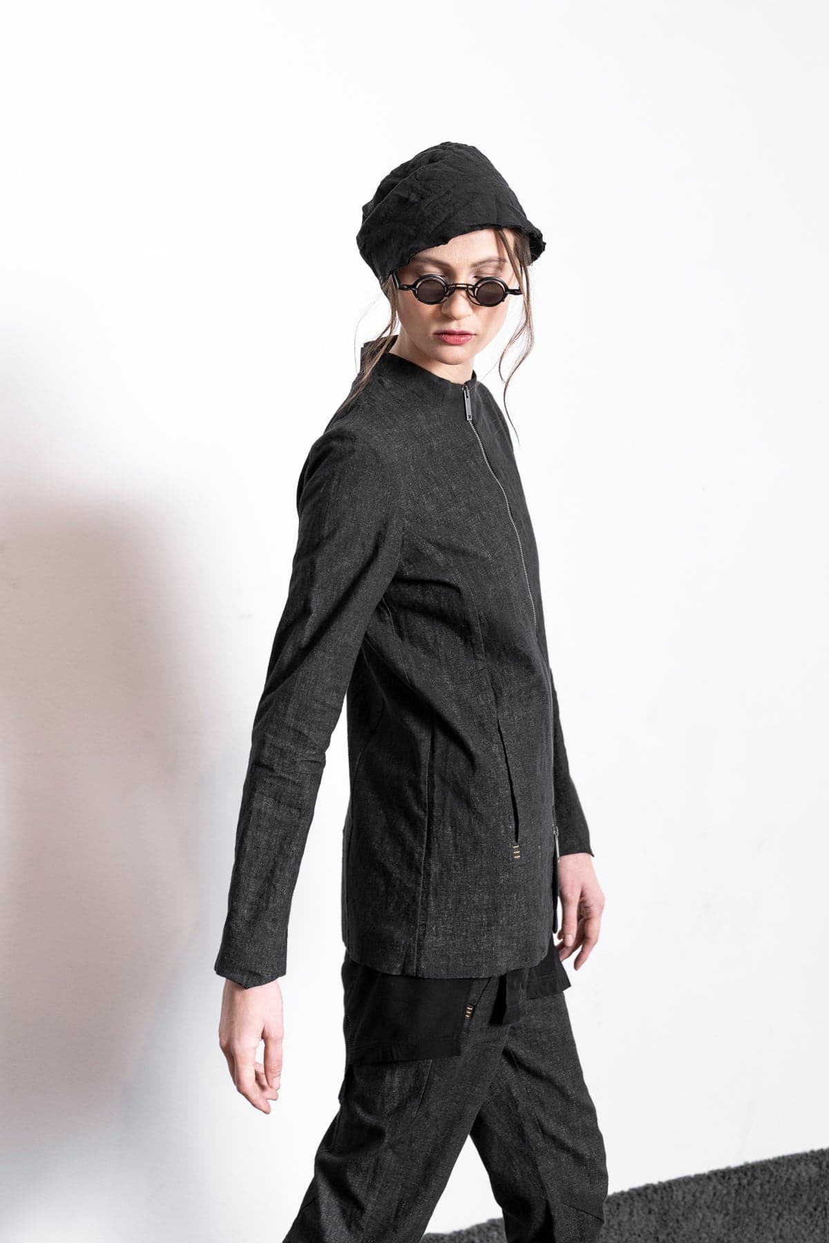eigensinnig wien | Mayröcker | Sportliche Leinenjacke für Damen in Schwarz