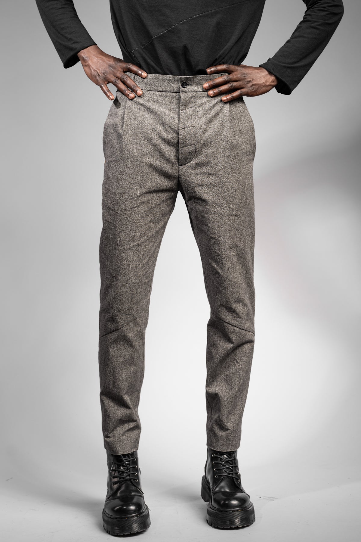 eigensinnig wien | Meinong | Graue Herren Designerhose mit Bundfalten aus japanischer Baumwolle
