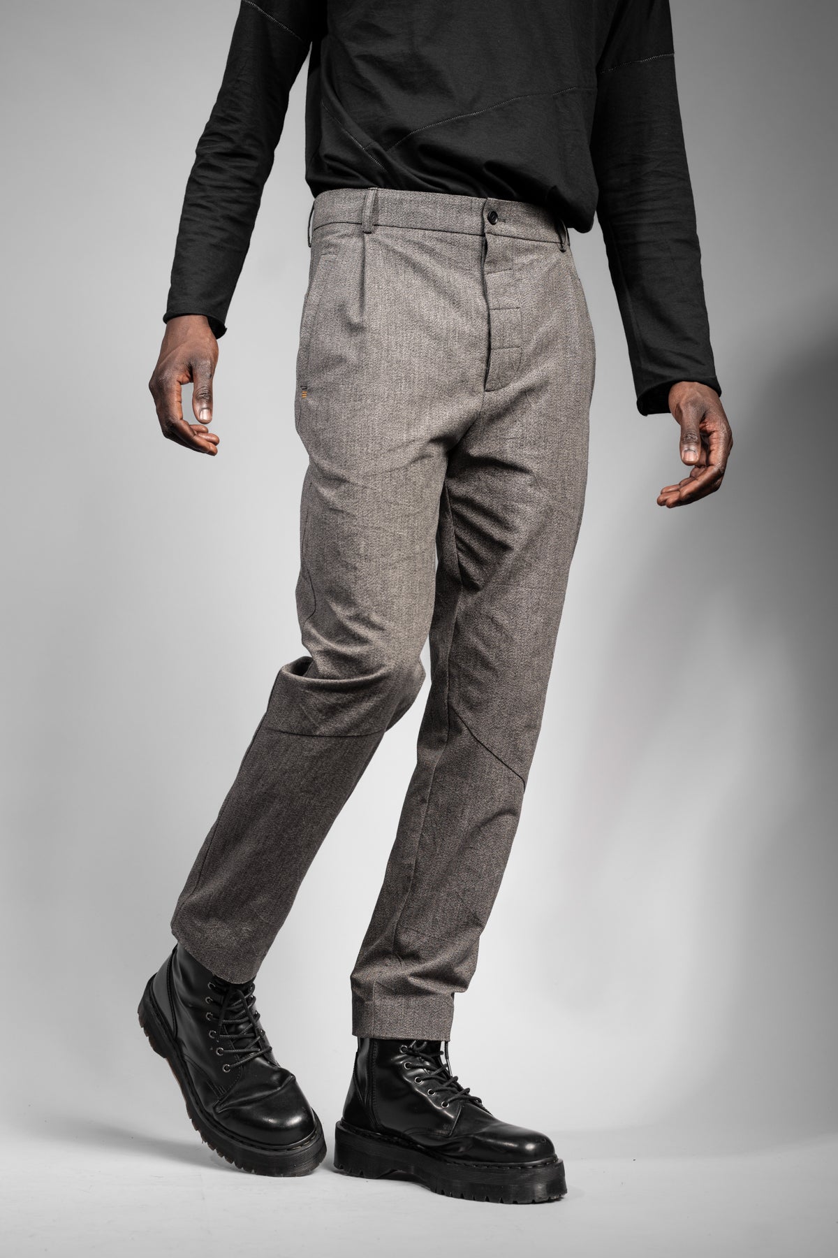 eigensinnig wien | Meinong | Graue Herren Designerhose mit Bundfalten aus japanischer Baumwolle
