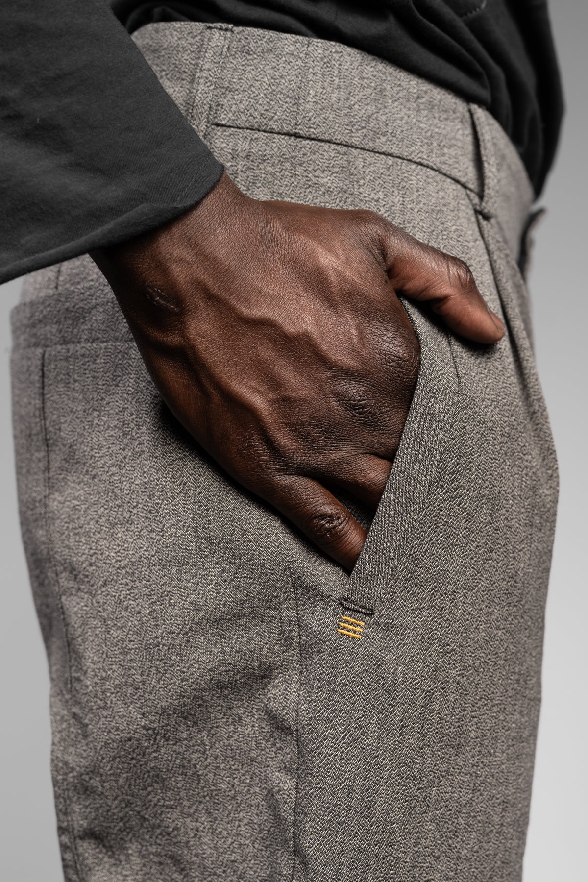 eigensinnig wien | Meinong | Graue Herren Designerhose mit Bundfalten aus japanischer Baumwolle