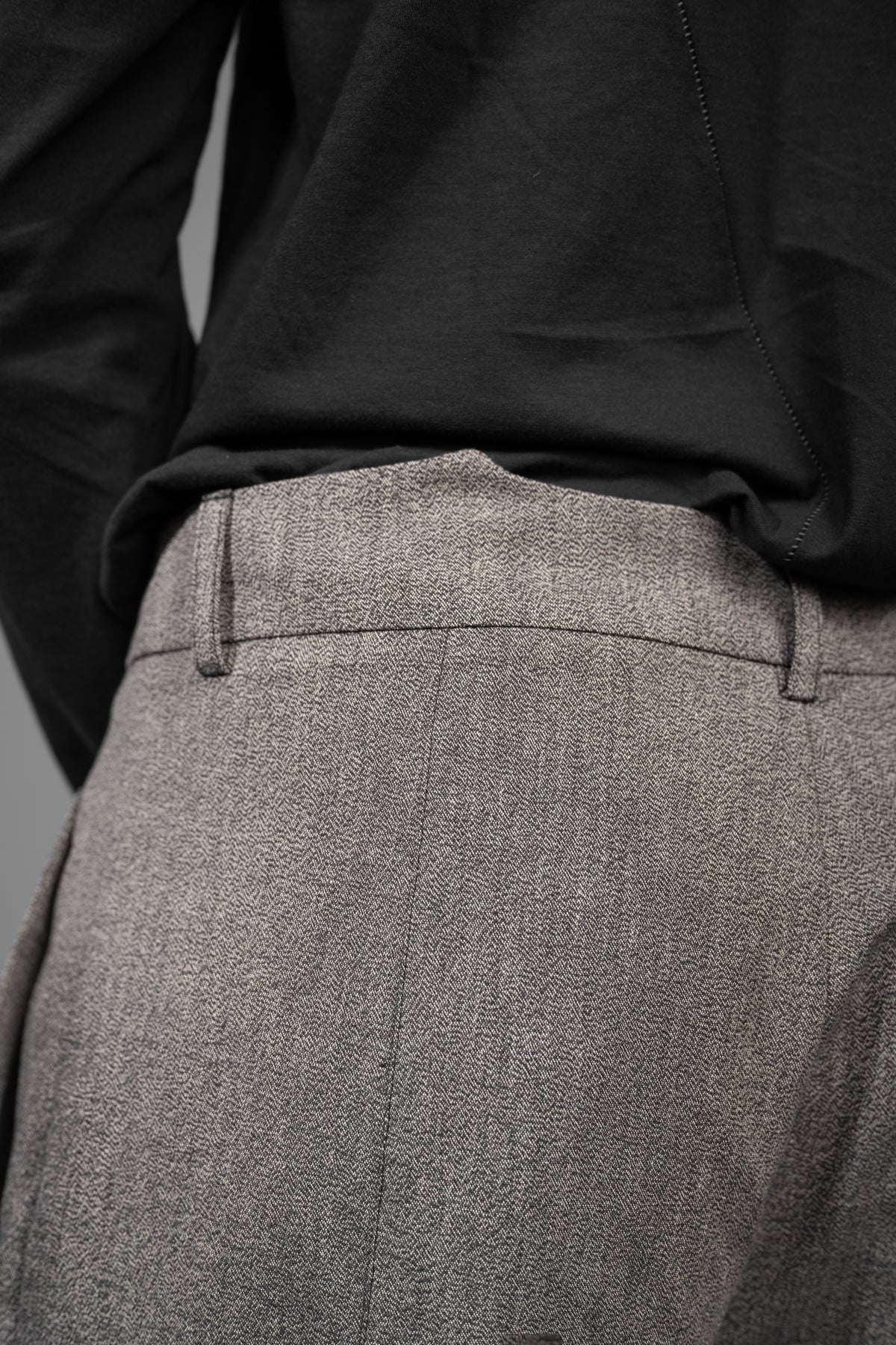 eigensinnig wien | Meinong | Graue Herren Designerhose mit Bundfalten aus japanischer Baumwolle