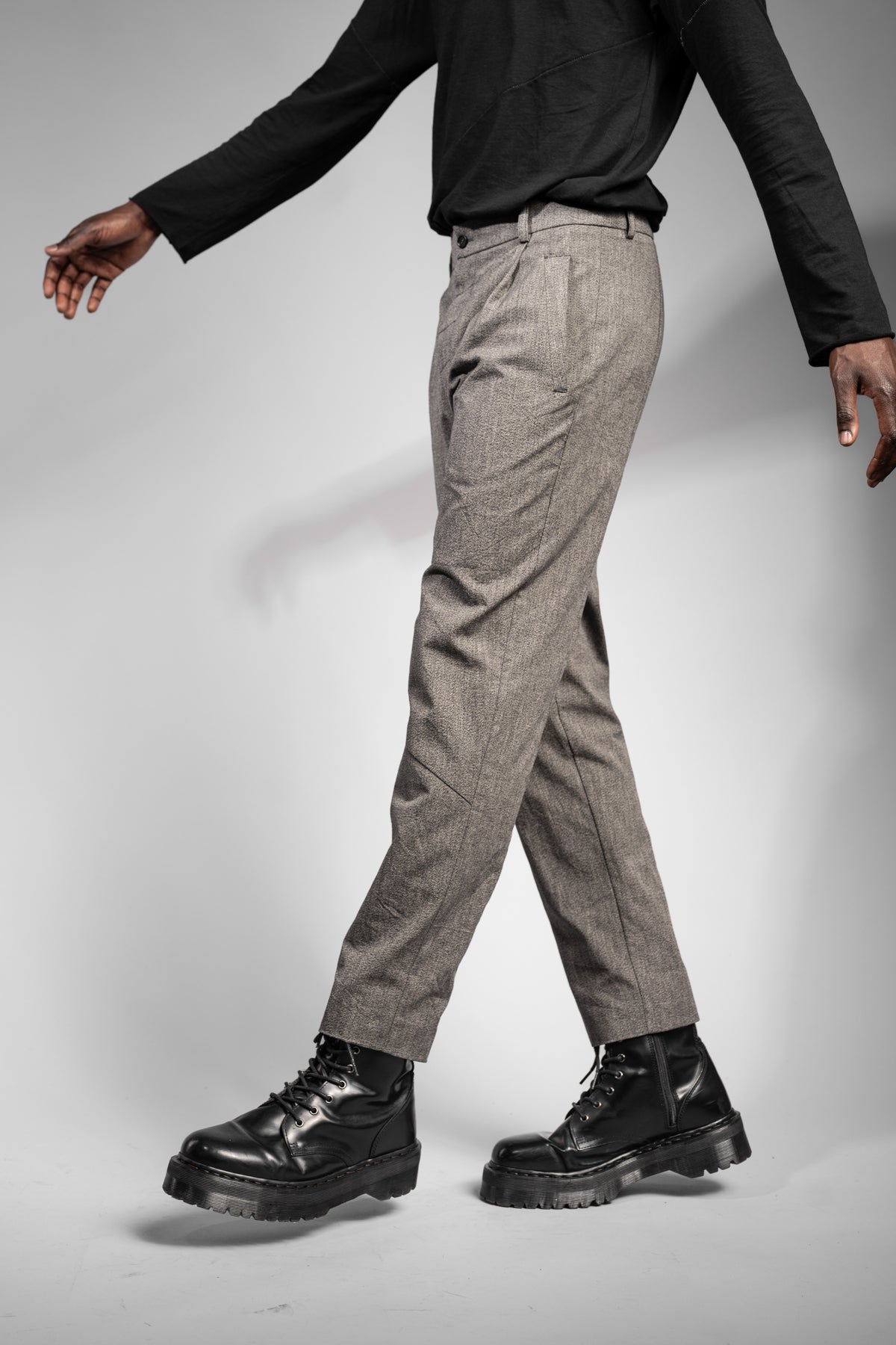 eigensinnig wien | Meinong | Graue Herren Designerhose mit Bundfalten aus japanischer Baumwolle