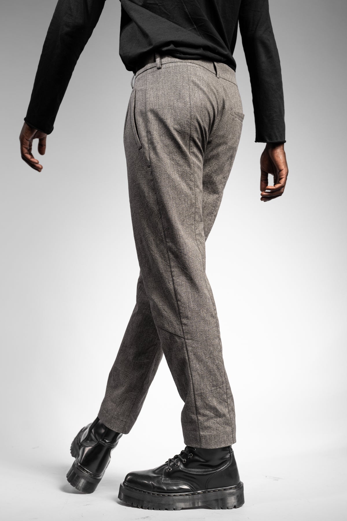 eigensinnig wien | Meinong | Graue Herren Designerhose mit Bundfalten aus japanischer Baumwolle