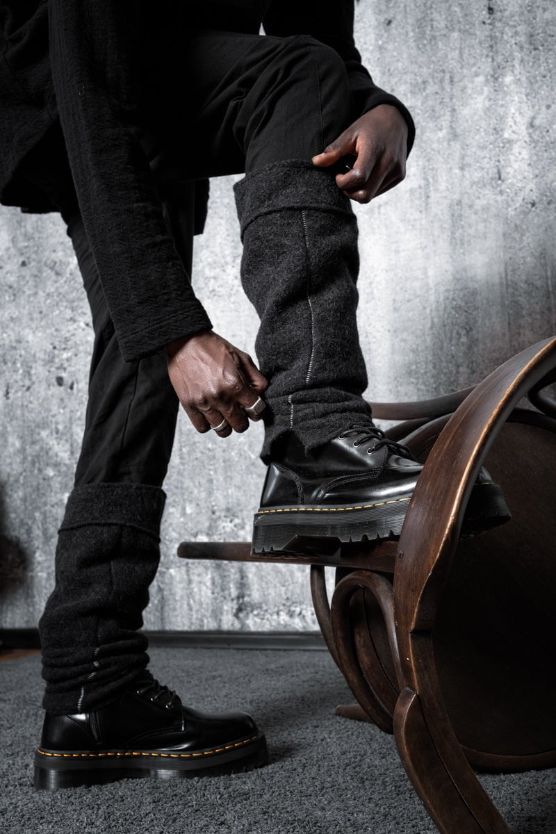 eigensinnig wien | Mesmer | Ausgefallene Alpaka Beinstulpen in Schwarz