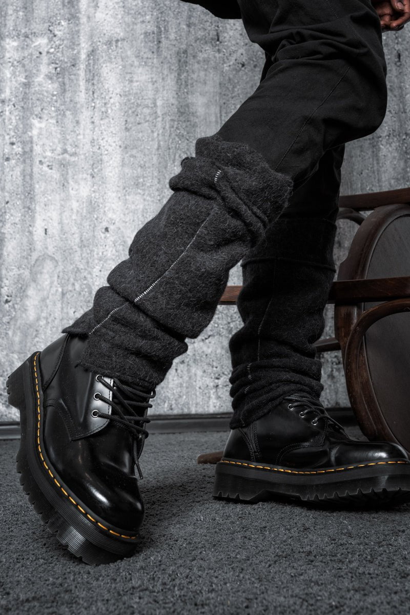 eigensinnig wien | Mesmer | Ausgefallene Alpaka Beinstulpen in Schwarz