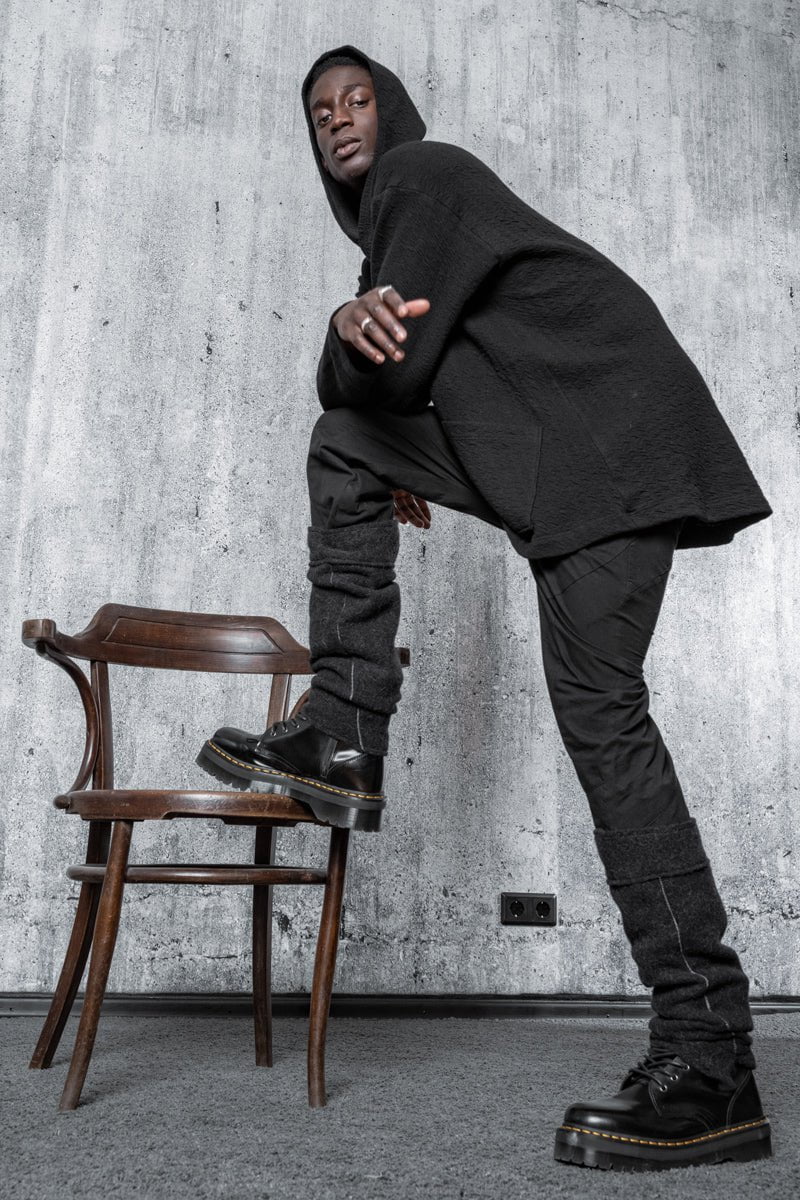 eigensinnig wien | Mesmer | Ausgefallene Alpaka Beinstulpen in Schwarz