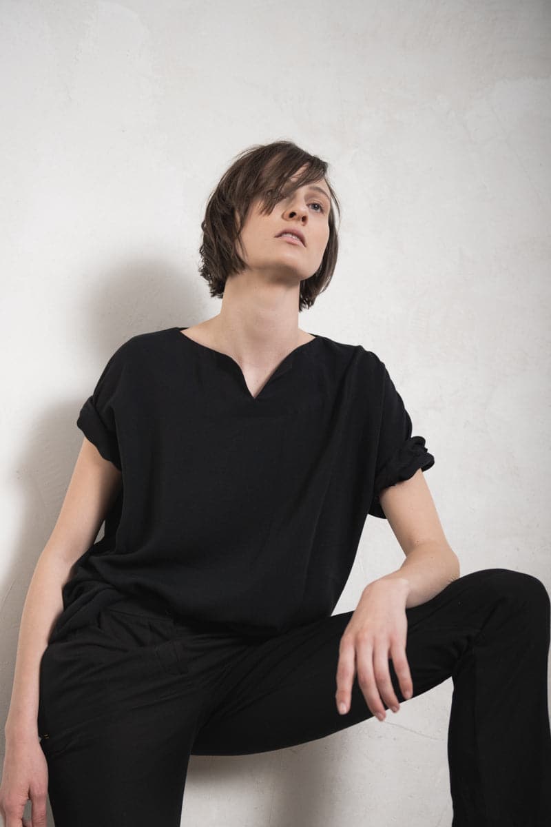 eigensinnig wien | Michiko | Leichtes und weites Damentop aus Rayon in schwarz