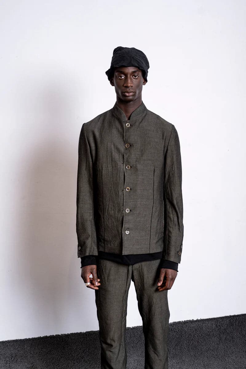 eigensinnig wien | Mises | Herrenjacke mit Stehkragen in sportlich, elegantem Design Braun