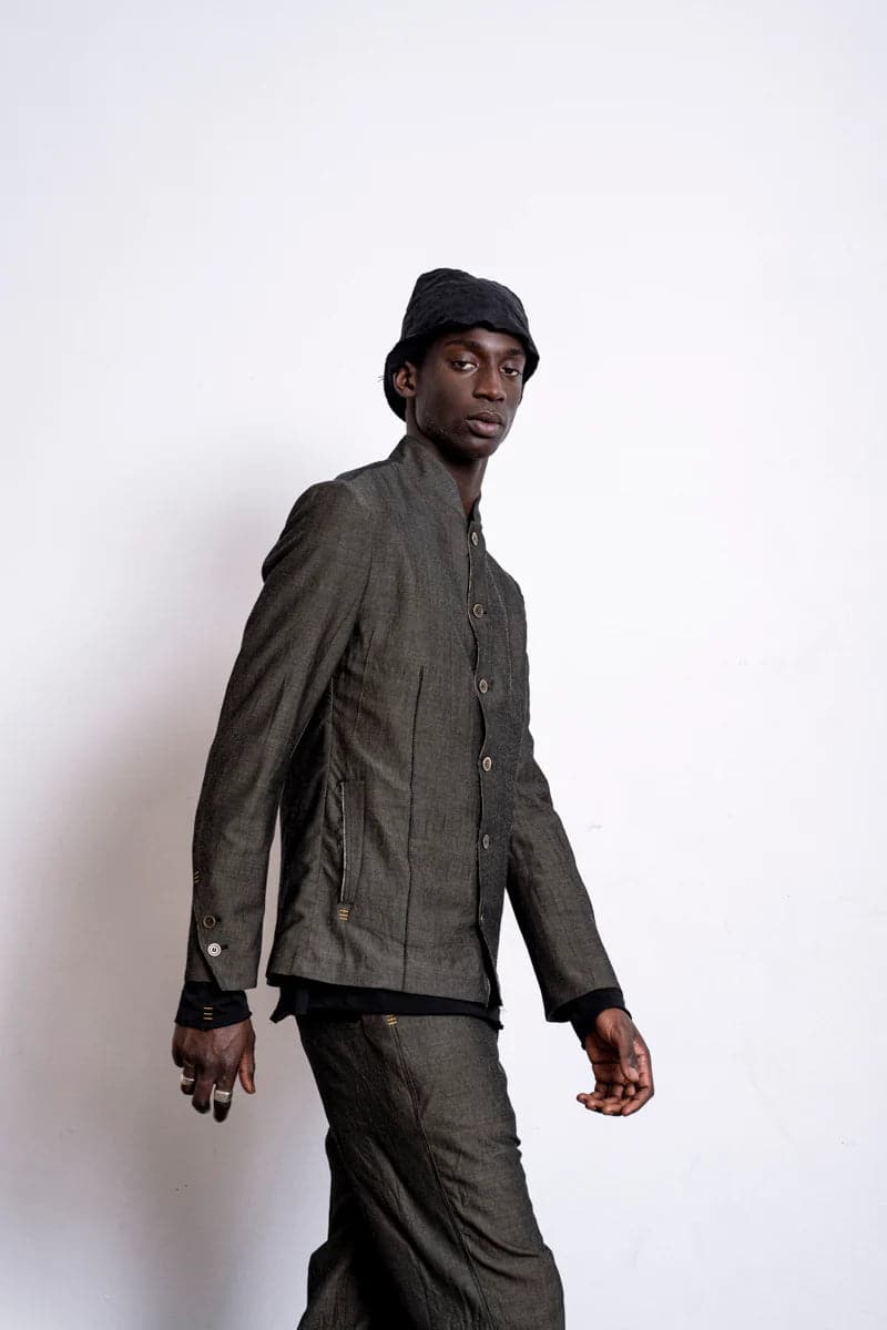 eigensinnig wien | Mises | Herrenjacke mit Stehkragen in sportlich, elegantem Design Braun