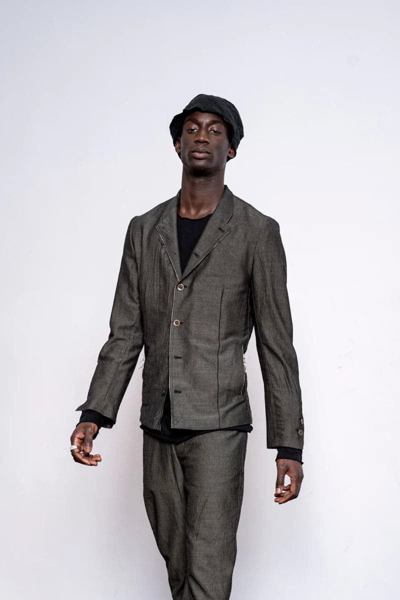 eigensinnig wien | Mises | Herrenjacke mit Stehkragen in sportlich, elegantem Design Braun