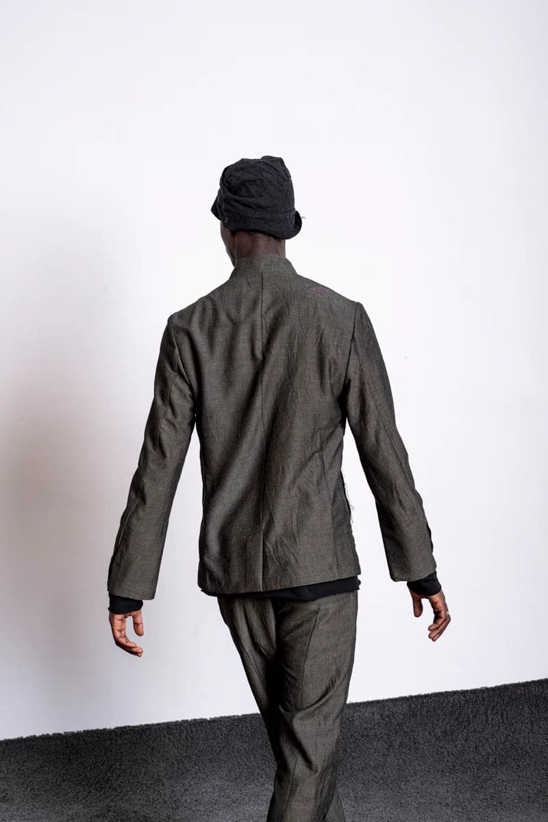 eigensinnig wien | Mises | Herrenjacke mit Stehkragen in sportlich, elegantem Design Braun