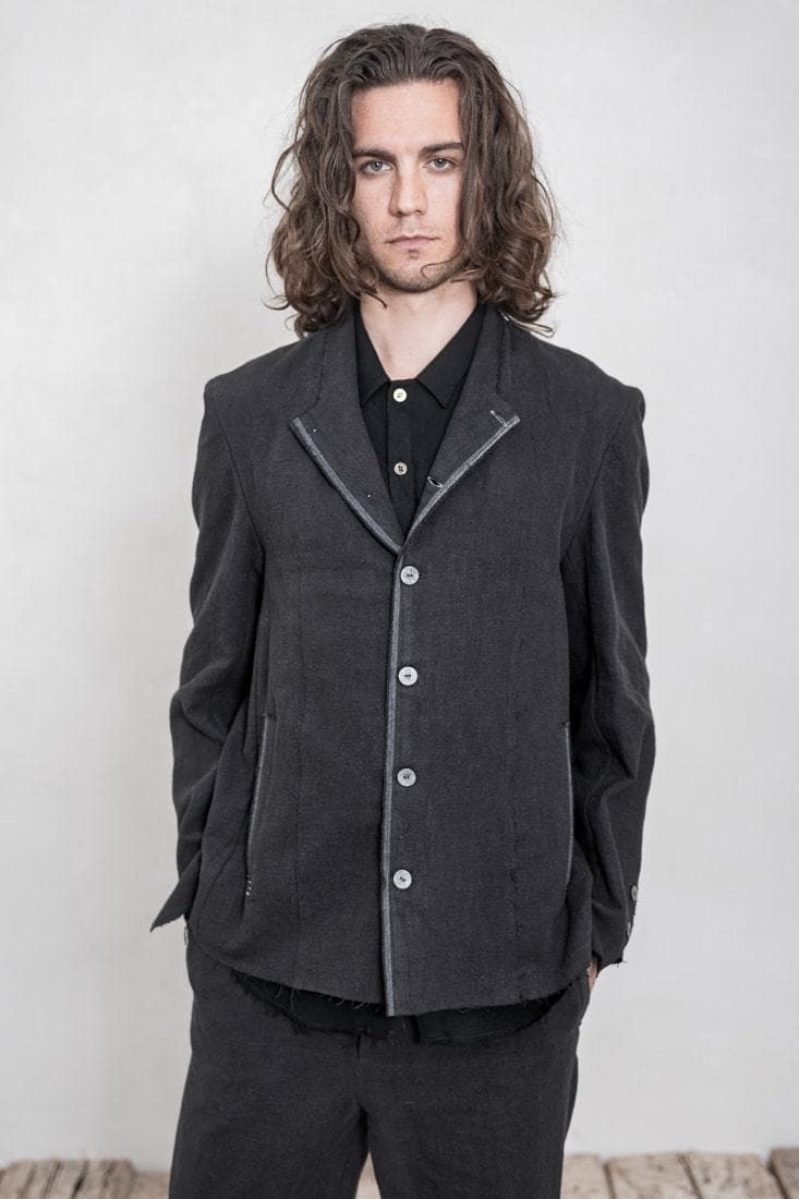 eigensinnig wien | Mises | Leichte Herren Leinenjacke mit subtilen Details in anthrazit