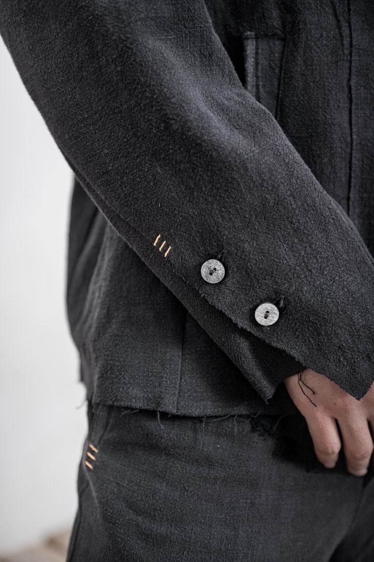 eigensinnig wien | Mises | Leichte Herren Leinenjacke mit subtilen Details in anthrazit