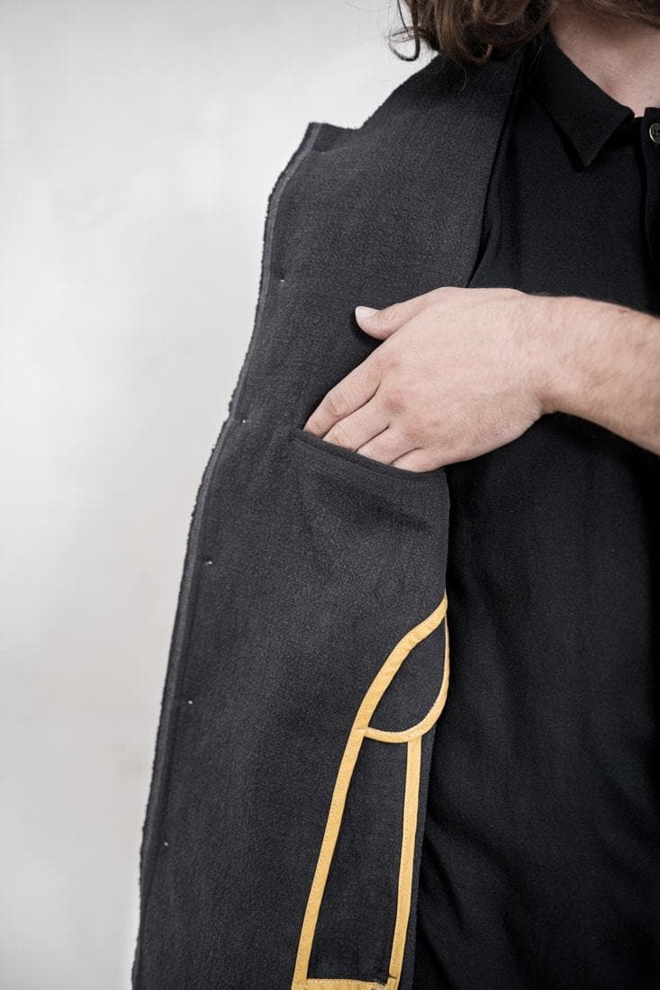 eigensinnig wien | Mises | Leichte Herren Leinenjacke mit subtilen Details in anthrazit
