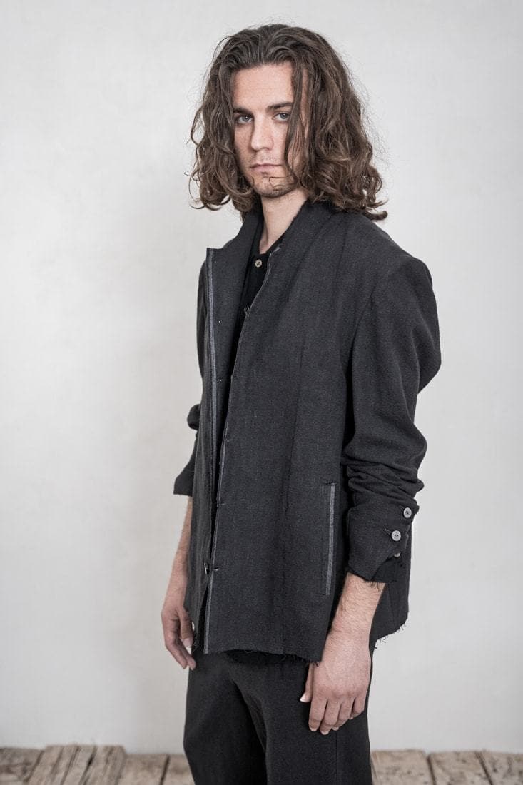 eigensinnig wien | Mises | Leichte Herren Leinenjacke mit subtilen Details in anthrazit