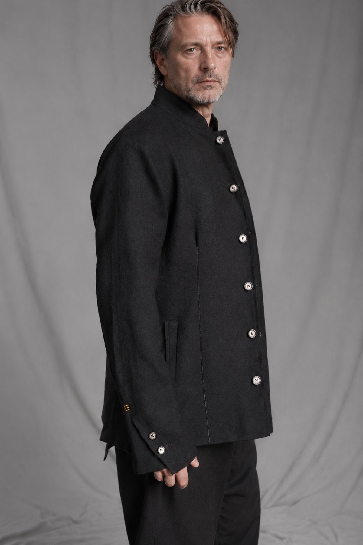 eigensinnig wien | Mises | Schwarzes Designer-Sakko für Herren mit Mao-Kragen aus italienischer Luxuswolle