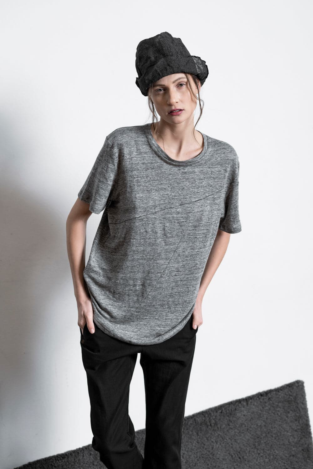 eigensinnig wien | Nevermind | Ausgefallenes Leinen T-Shirt für Damen und Herren in Grau
