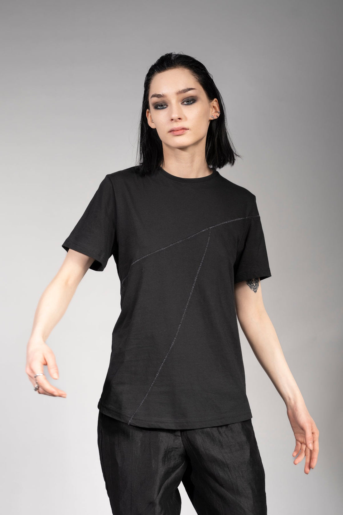 eigensinnig wien | Nevermind | Schwarzes hochwertiges T-Shirt aus Baumwolle