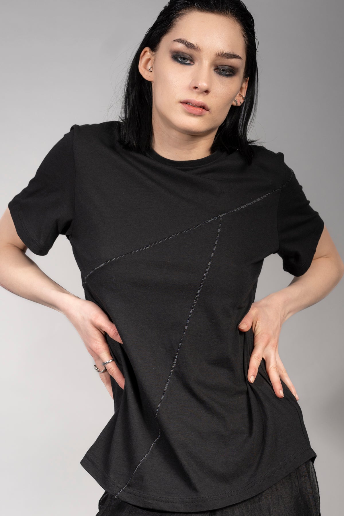 eigensinnig wien | Nevermind | Schwarzes hochwertiges T-Shirt aus Baumwolle