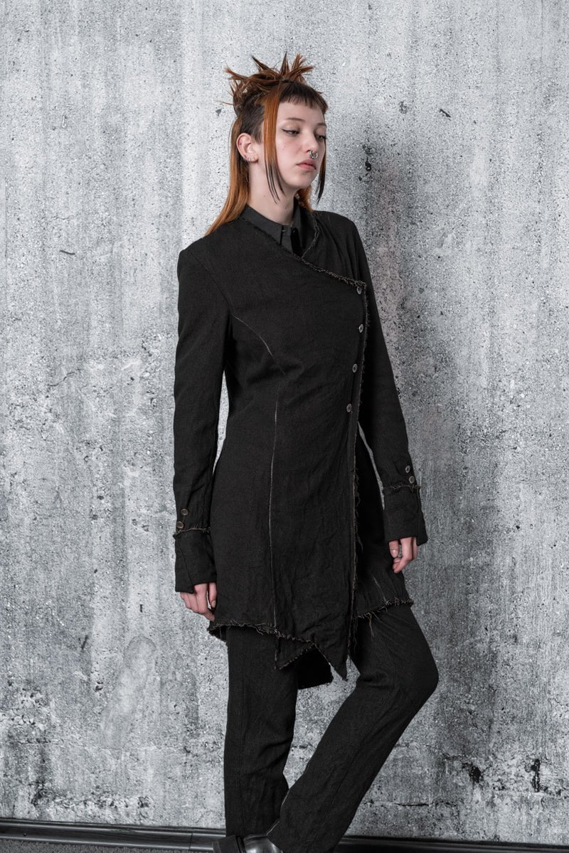 eigensinnig wien | Nietzsche | Asymmetrischer, schwarzer Kurzmantel aus Wolle für Damen