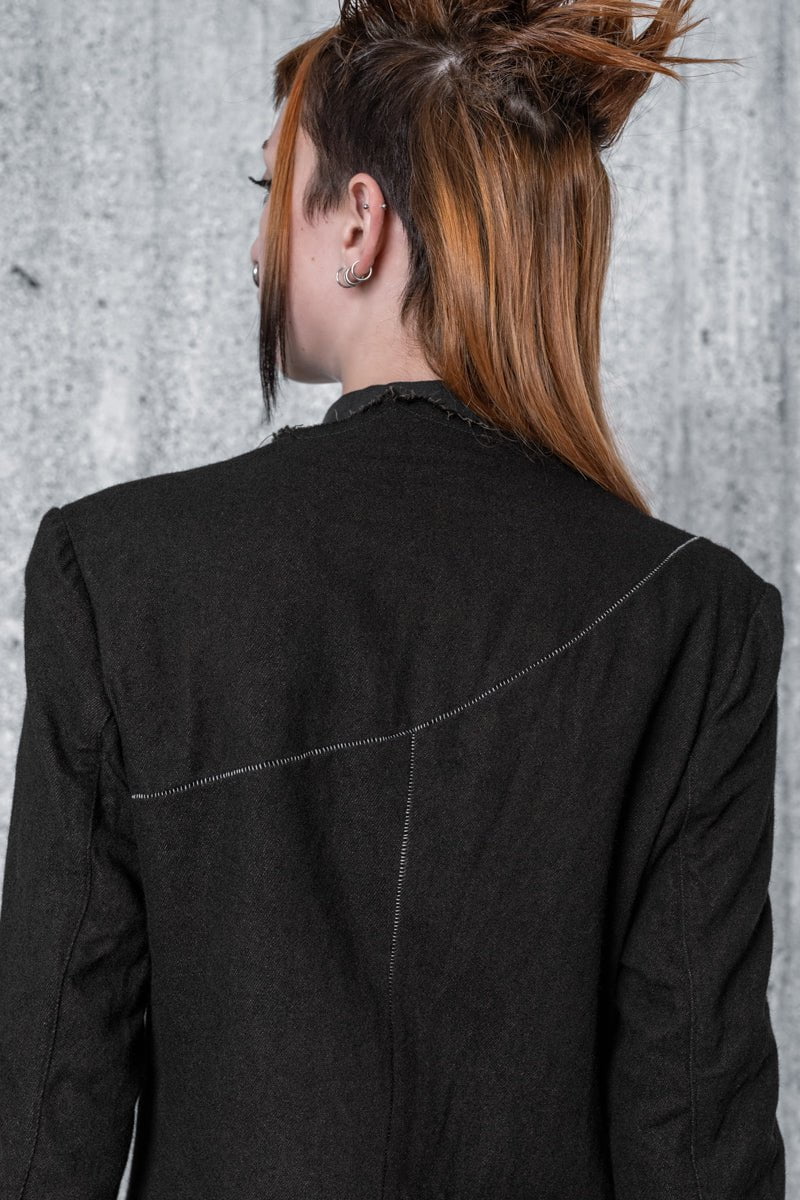 eigensinnig wien | Nietzsche | Asymmetrischer, schwarzer Kurzmantel aus Wolle für Damen
