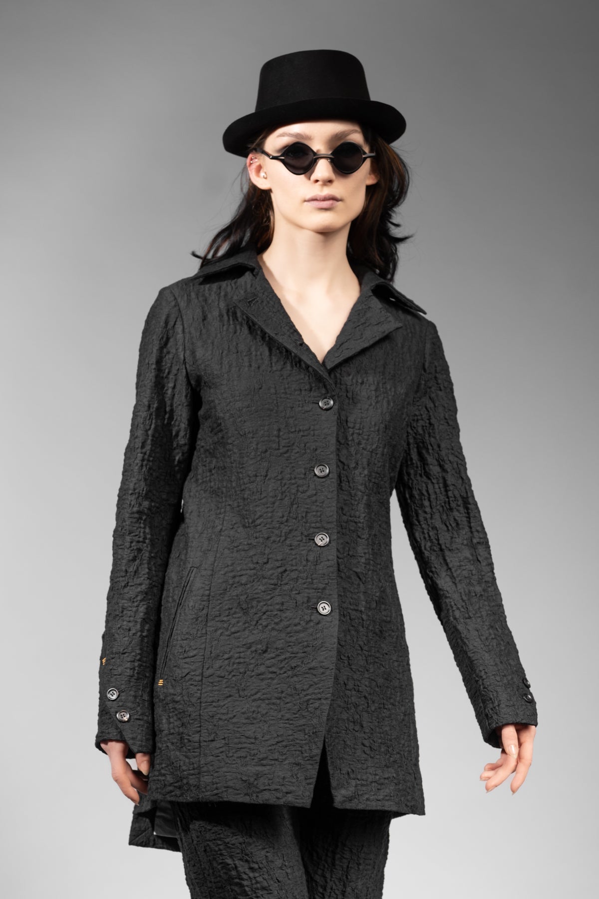 eigensinnig wien | Pales | Extravaganter, schwarzer Blazer für Damen aus exklusiver japanischer Baumwolle