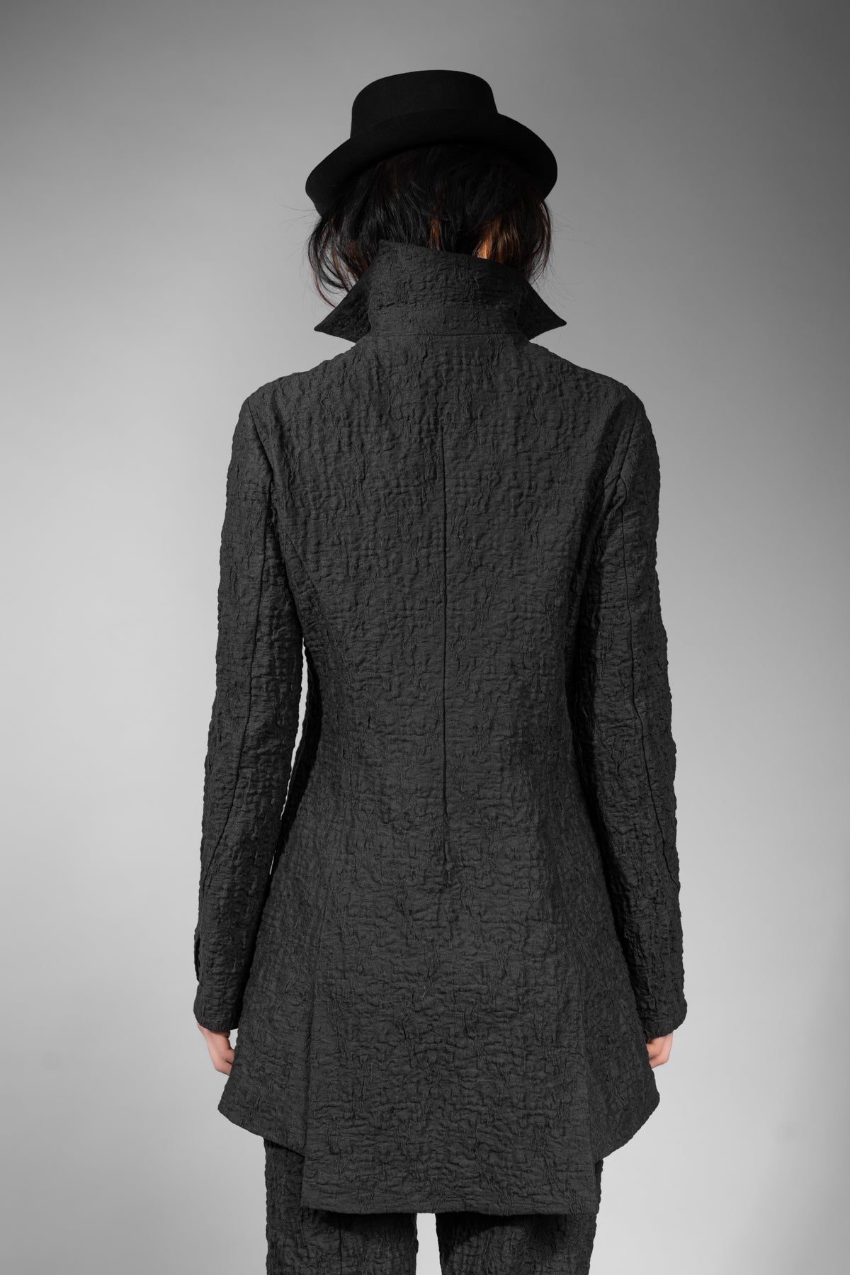 eigensinnig wien | Pales | Extravaganter, schwarzer Blazer für Damen aus exklusiver japanischer Baumwolle