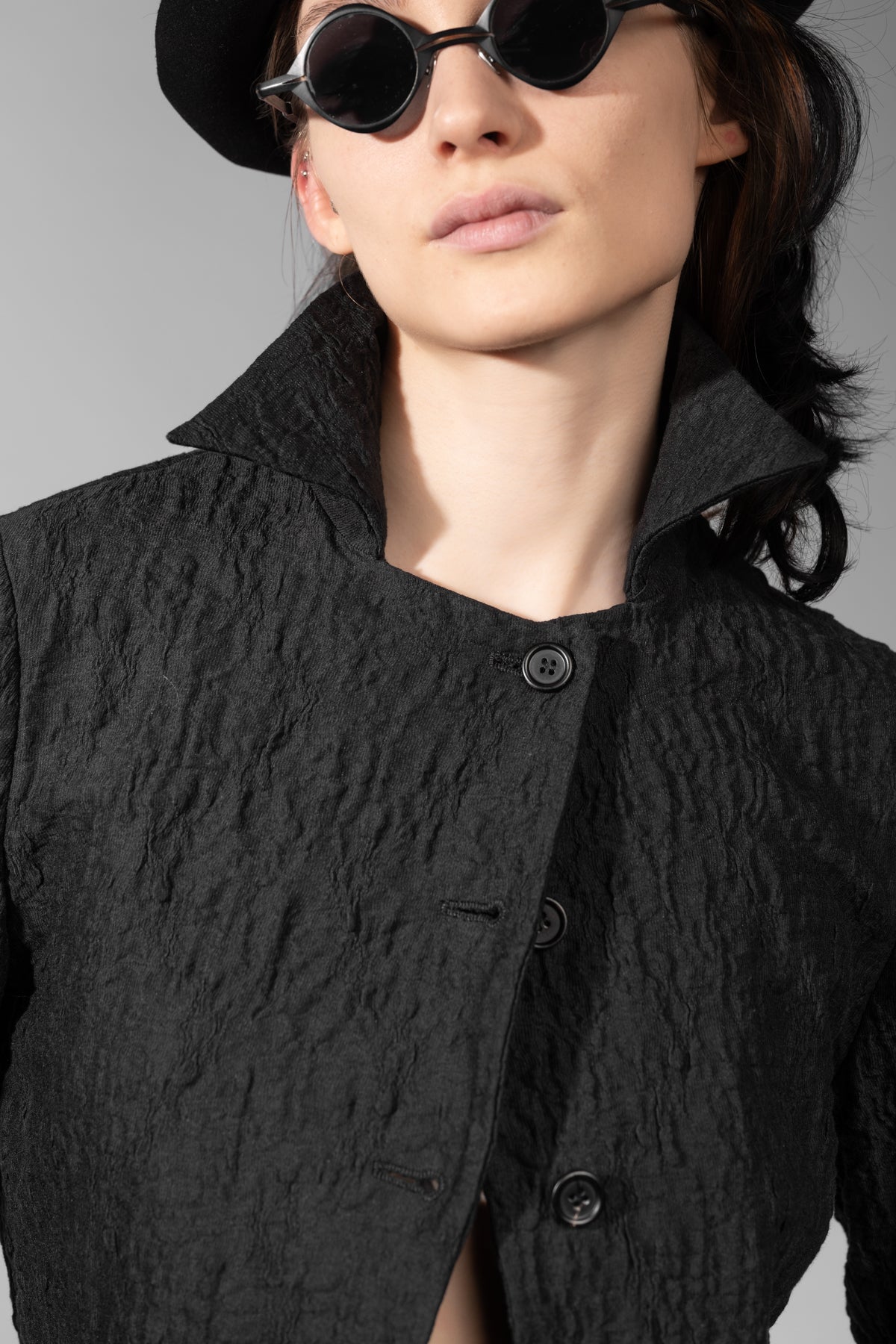 eigensinnig wien | Pales | Extravaganter, schwarzer Blazer für Damen aus exklusiver japanischer Baumwolle