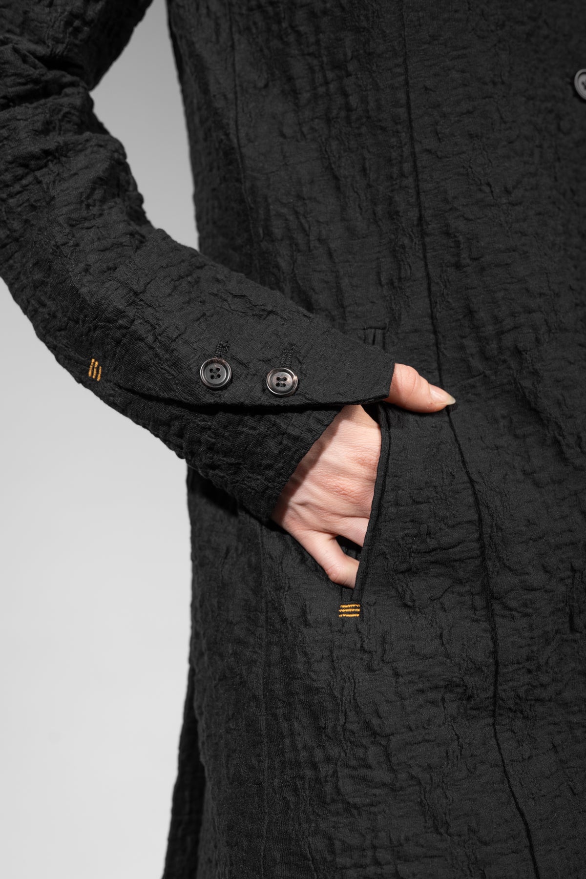 eigensinnig wien | Pales | Extravaganter, schwarzer Blazer für Damen aus exklusiver japanischer Baumwolle