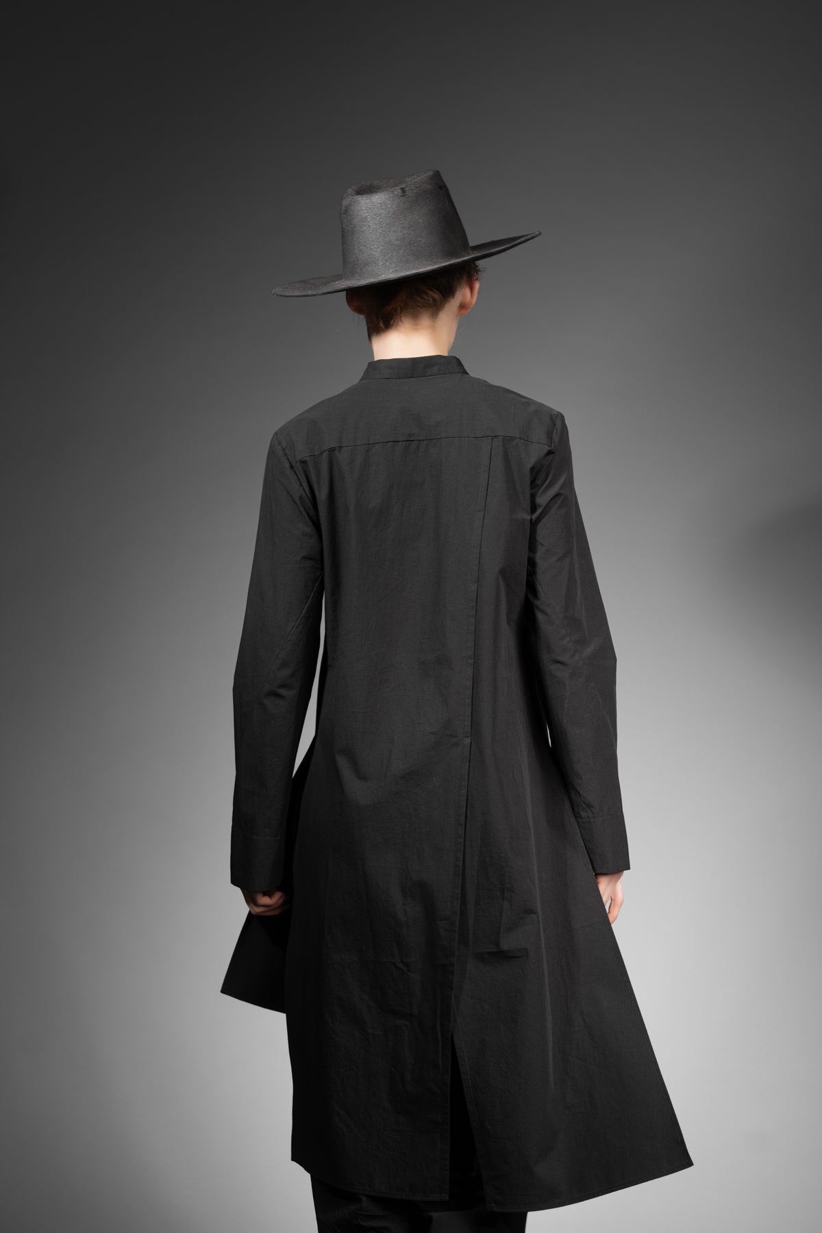 eigensinnig wien | PJ | Asymmetrische, schwarze Designer-Longbluse aus japanischer Baumwolle