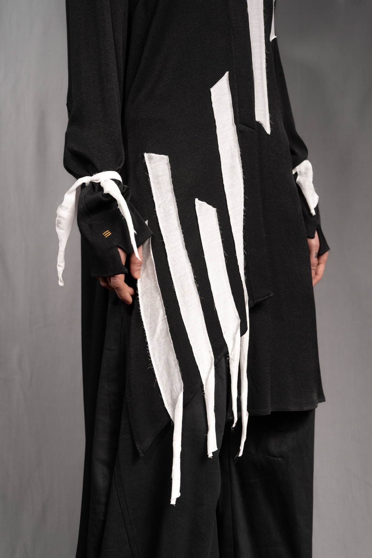 eigensinnig wien | PJ | Elegantes Blusenkleid im extravaganten Grunge Style