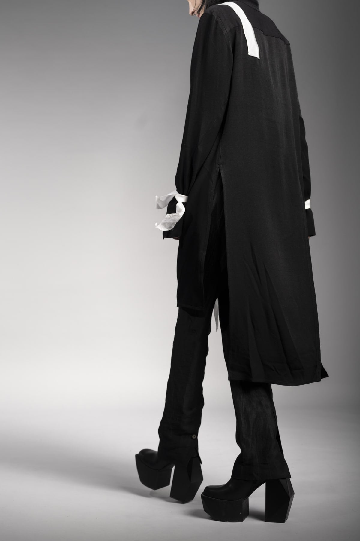 eigensinnig wien | PJ | Elegantes Blusenkleid im extravaganten Grunge Style