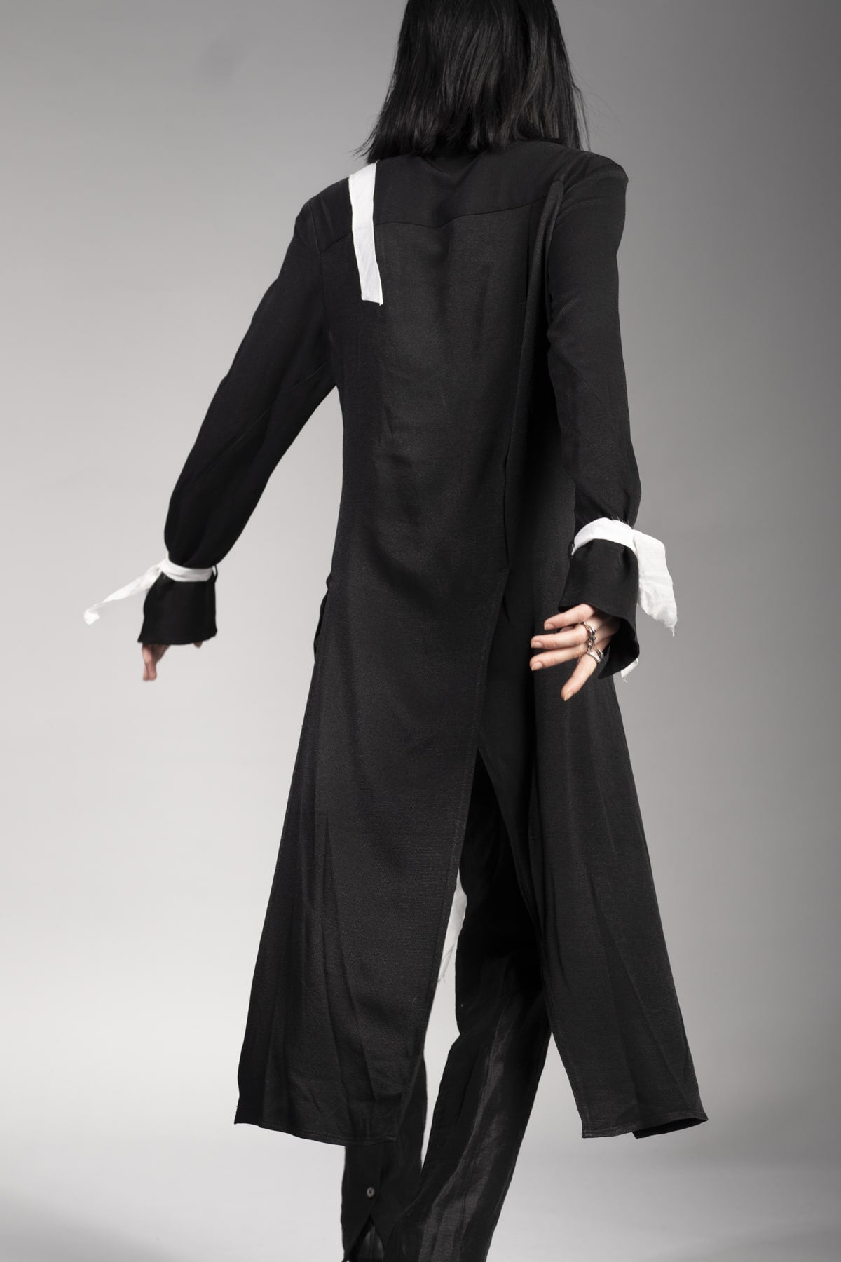 eigensinnig wien | PJ | Elegantes Blusenkleid im extravaganten Grunge Style