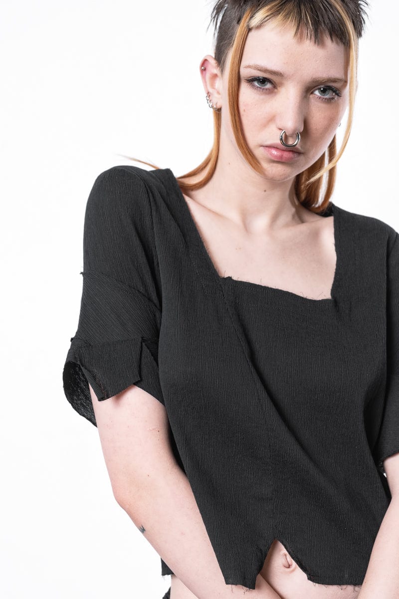 eigensinnig wien | Psyche | Verspieltes Damen Seidentop in Schwarz für Frühling und Sommer