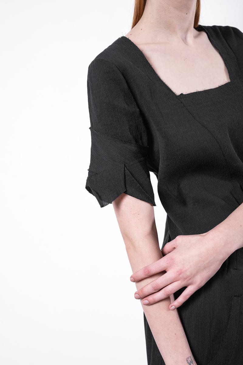 eigensinnig wien | Psyche | Verspieltes Damen Seidentop in Schwarz für Frühling und Sommer