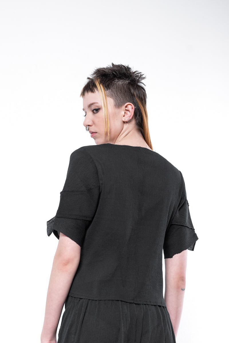eigensinnig wien | Psyche | Verspieltes Damen Seidentop in Schwarz für Frühling und Sommer