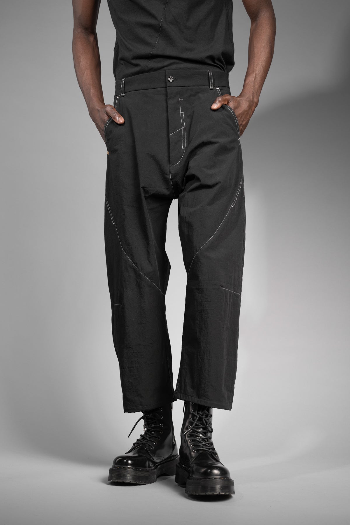 eigensinnig wien | Quarles | Schwarze Designer Baggy Pants aus japanischer Baumwolle
