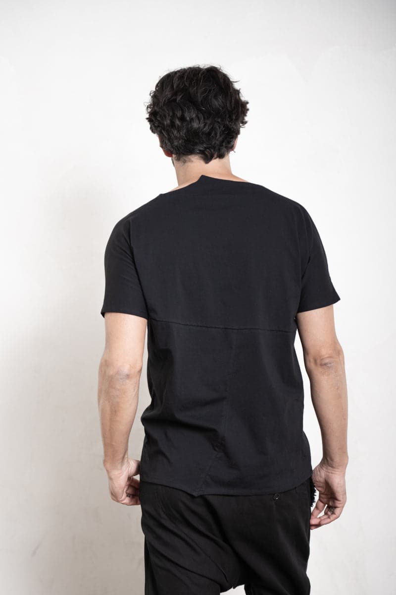 eigensinnig wien | Ricœur | Herren T-Shirt mit Schlitz aus weicher Baumwolle in schwarz