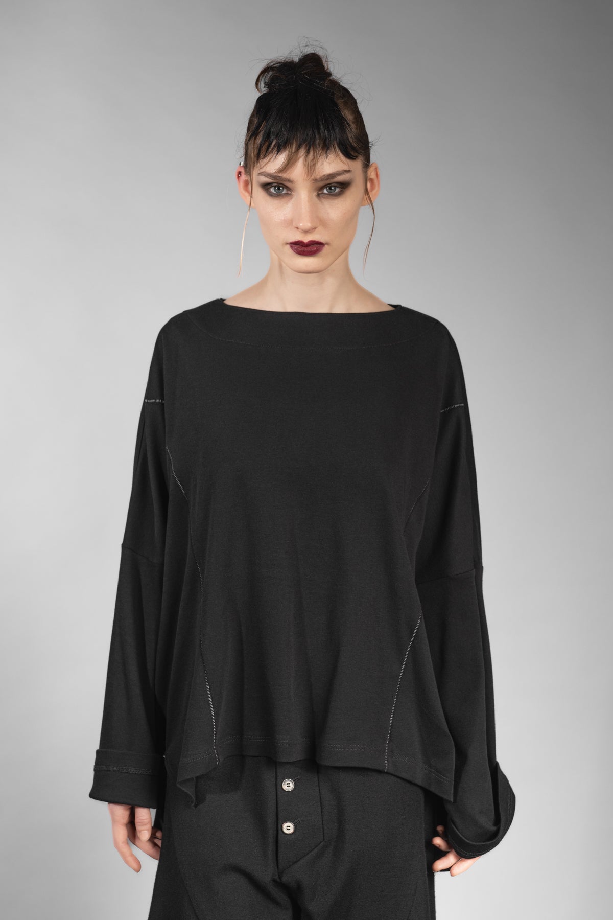eigensinnig wien | Rosa | Extravaganter Designer Oversize Pullover in Schwarz