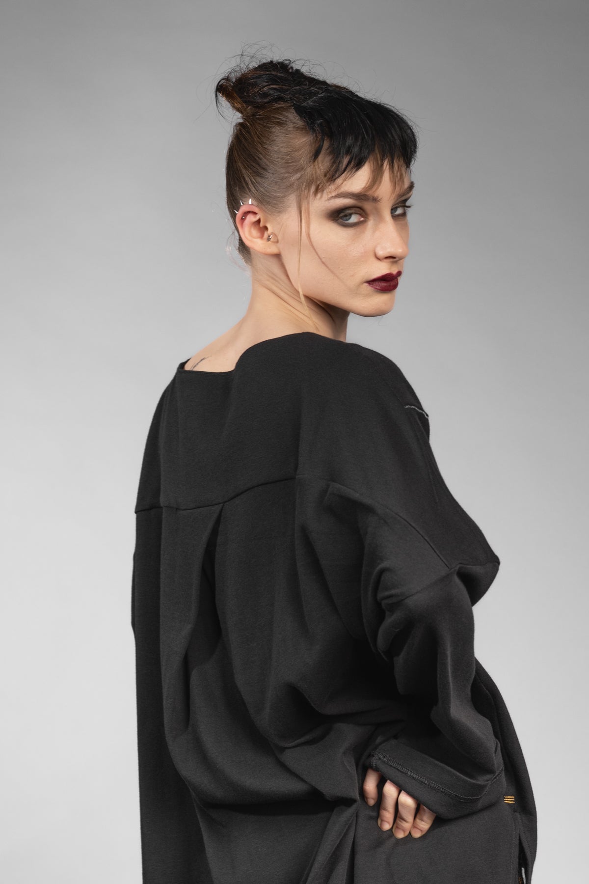 eigensinnig wien | Rosa | Extravaganter Designer Oversize Pullover in Schwarz