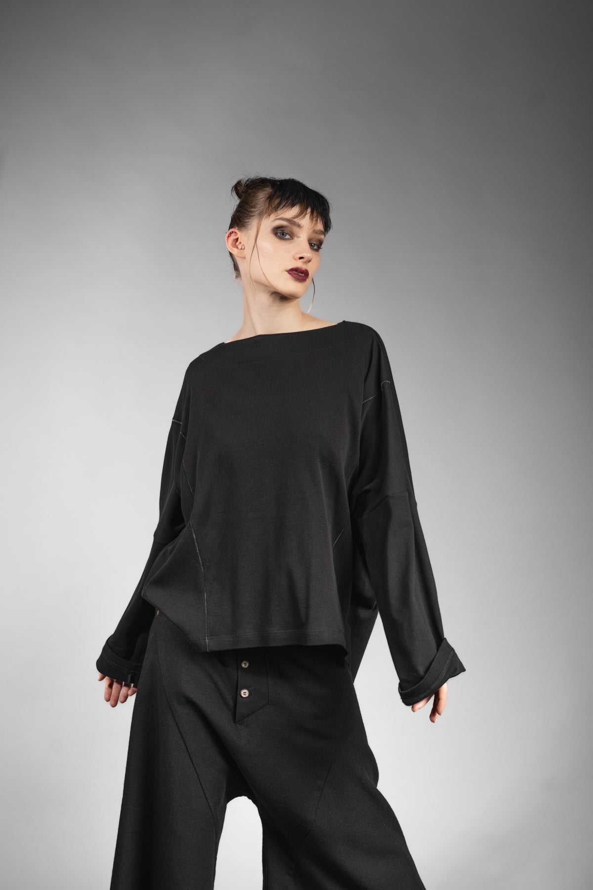 eigensinnig wien | Rosa | Extravaganter Designer Oversize Pullover in Schwarz