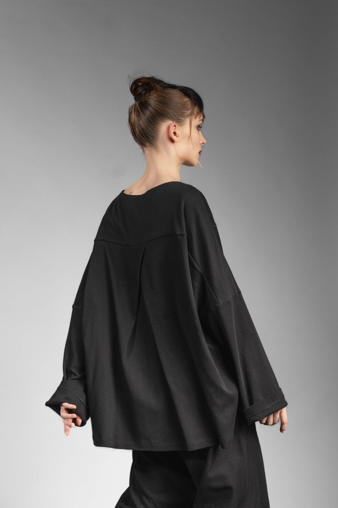 eigensinnig wien | Rosa | Extravaganter Designer Oversize Pullover in Schwarz