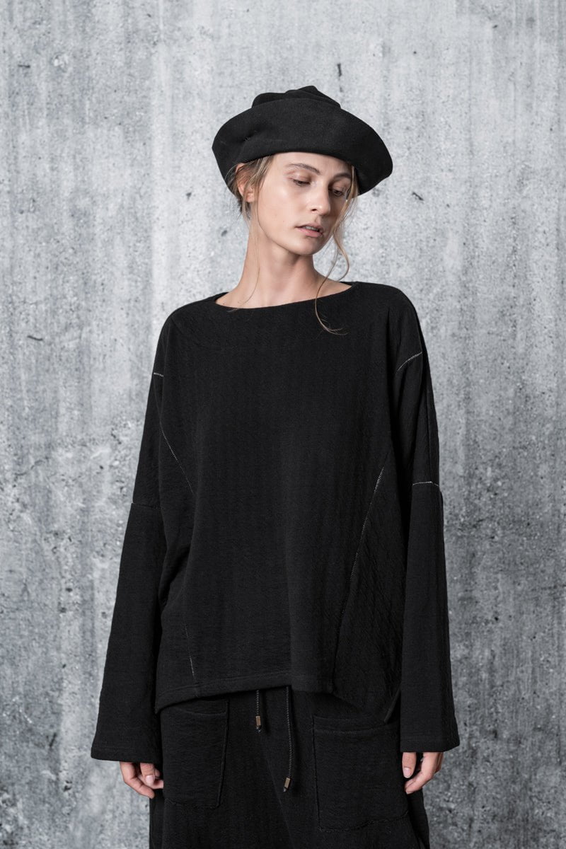 eigensinnig wien | Rosa | Schwarzer Oversize Strickpullover für Damen aus Wolle