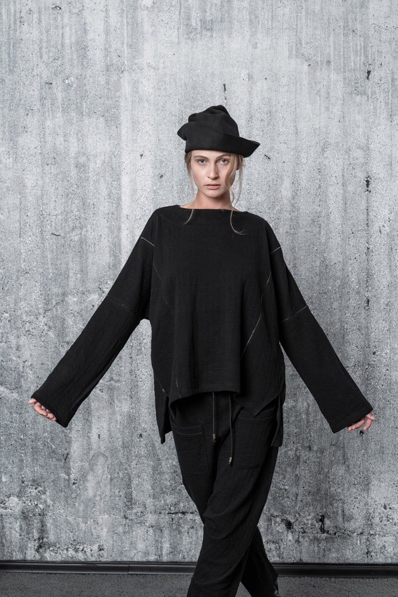 eigensinnig wien | Rosa | Schwarzer Oversize Strickpullover für Damen aus Wolle