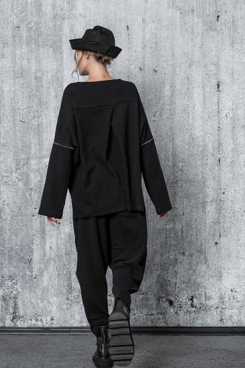 eigensinnig wien | Rosa | Schwarzer Oversize Strickpullover für Damen aus Wolle