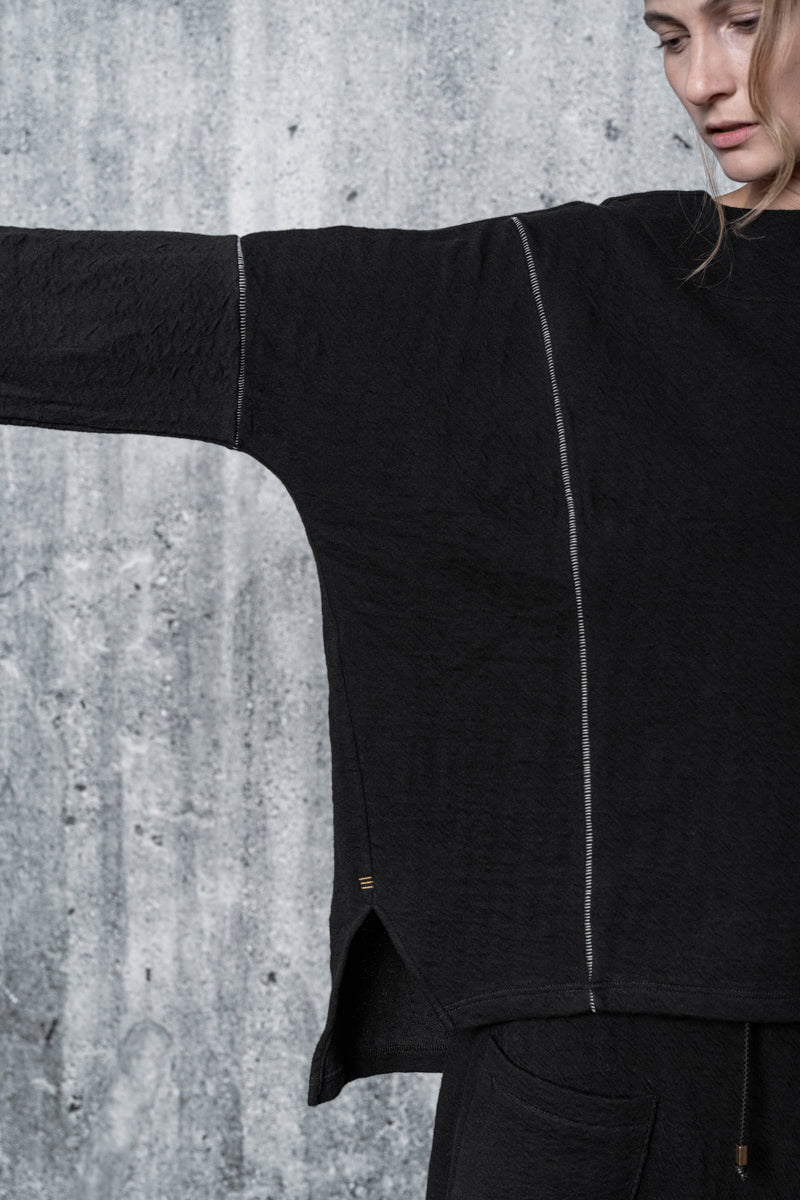 eigensinnig wien | Rosa | Schwarzer Oversize Strickpullover für Damen aus Wolle