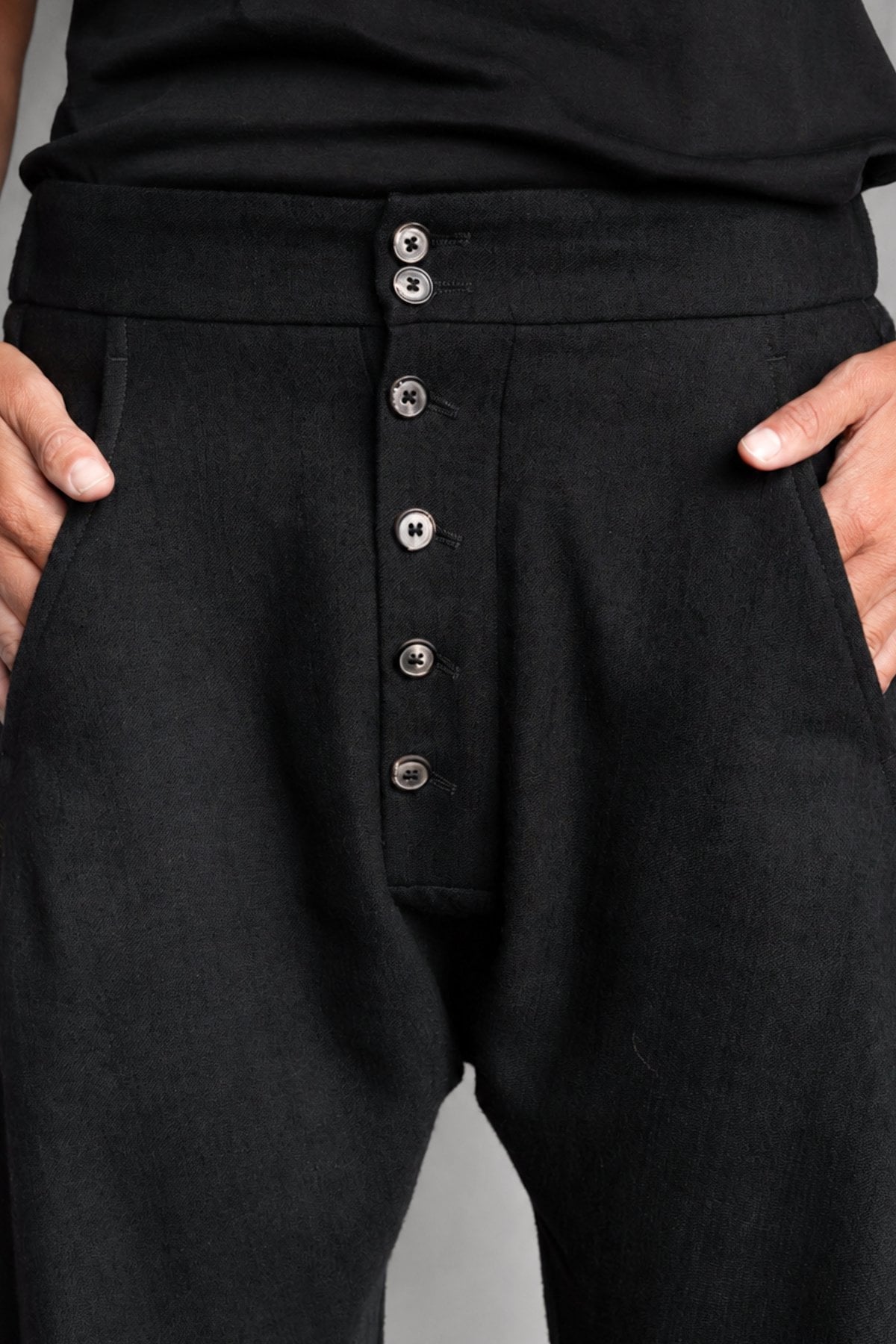 eigensinnig wien | Rotwelsch | Unkonventionelle schwarze Knickerbockerhose aus italienischer Luxuswolle